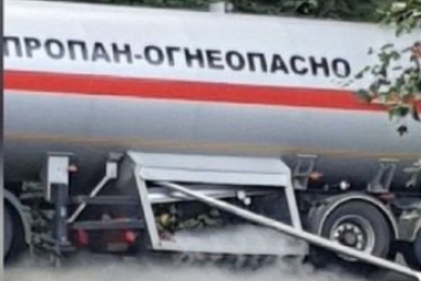 В Сочи цистерна газовоза разгерметизировалась в ДТП – есть угроза взрыва Пресс-служба ФКУ Упрдор &quotЧерноморье&quot