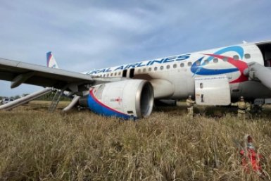 Посадившему самолёт авиарейса Сочи – Омск в поле пилоту выставили счет на 118,9 млн рублей Пресс-служба авиакомпании &quotУральские авиалинии&quot