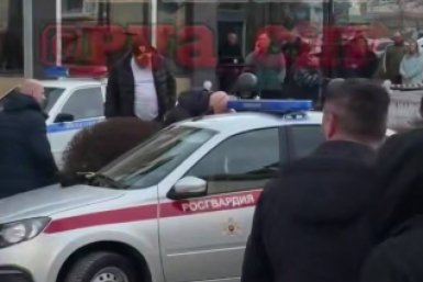 Студенты устроили стрельбу возле техникума Анапы, есть пострадавшие скрин t.me/ekaterina_mizulina