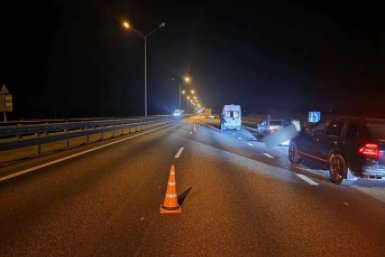 Большегруз снес насмерть двух пешеходов во время погрузки мотоцикла на Кубани t.me/mvd_23