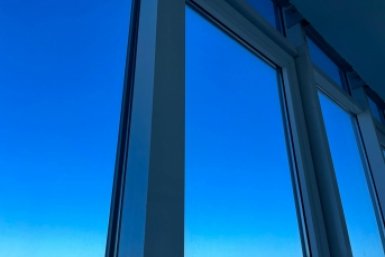 Растворяю 1 ложку в тёплой воде - и окна блестят, как в кино: без разводов, газет и переплат ИА KrasnodarMedia