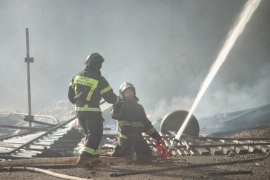 Пожар на нефтебазе в Лабинском районе Кубани потушили за два дня