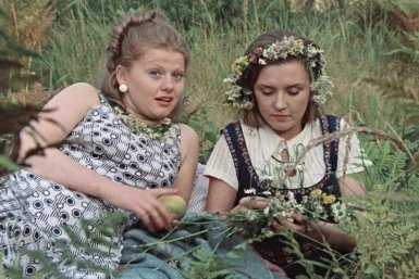 Угадайте фильм СССР по весенним улицам: 5 кадров - ТЕСТ Кадр из фильма &quotМосква слезам не верит&quot (18+)