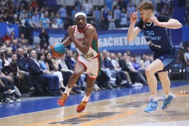 &quotЛокомотив-Кубань&quot в Петербурге прервал 10-матчевую серию побед &quotЗенита&quot МАХ-канал Евгения Наумова