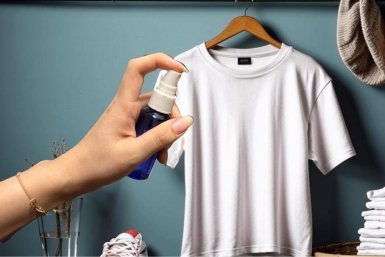 4 пшика на одежду - любая ткань станет чище вод Байкала: без стирки и гладить не нужно коллаж на основе ИИ Kandinsky (18+) и ИА KrasnodarMedia