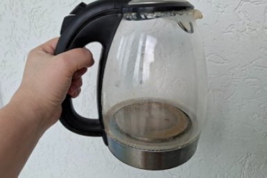 Отмыла чайник от накипи за 15 минут: копеечное средство вернуло блеск без лишних усилий ИА StavropolMedia