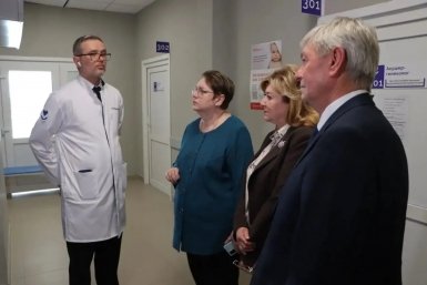 Вице-губернатор Кубани проверила поликлиники и капремонт в Калининском районе