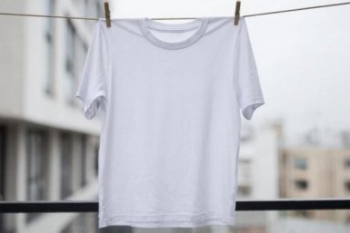 Спасаем полинявшую одежду после стирки: 3 ложки в воду – и вещи как из магазина