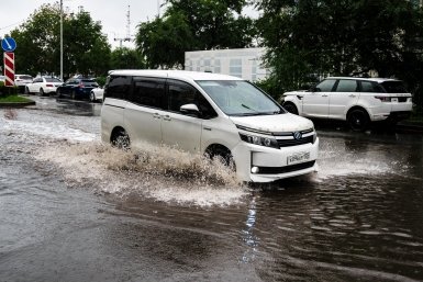МЧС продлило штормовое предупреждение на Кубани из-за ливней и ветра