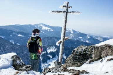 Туристам и жителям Сочи рекомендовали отказаться от похода в горы из-за снега