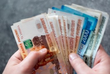 Россияне запасаются наличными: объем денег на руках достиг рекорда