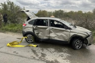 Два пассажира погибли в тонущем в реке Кубань автомобиле