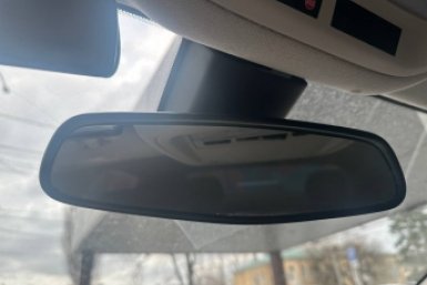Секретная кнопка в авто: зачем нужен этот рычаг под зеркалом - 90% водителей не знают