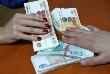 Жительница Сочи отвезла 11 млн рублей в Москву после звонка аферистов
