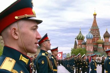 Депутат ГД Дмитрий Пирог и Герой России Евгений Мосейко поздравили кубанцев с Днём Победы