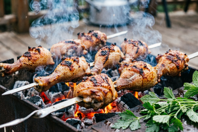 500 мл на 2 кг мяса - и курица сочнее свинины: ароматный шашлык с золотистой корочкой
