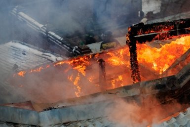 Из‑за пожара на улице Красной в Краснодаре остановлены трамваи