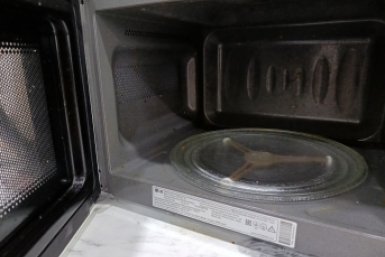 1 таблетка в микроволновку - и она чище новой: ни желтого налета, ни присохшего жира, ни тухлого запаха - лайфхак ИА AmurMedia