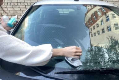 Заливаю это в бачок омывателя каждое лето: форсунки бьют мощным фонтаном, а лобовое стекло прозрачное как воздух
