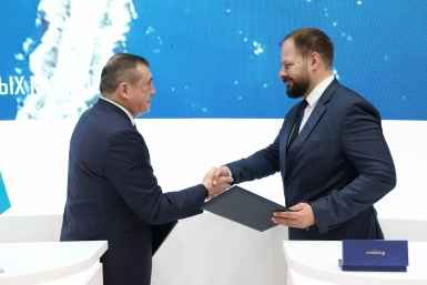 Валерий Лимаренко и Сергей Люстарнов пресс-служба правительства Сахалинской области