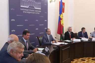 Депутаты ЗСК обсудили подготовку к летней оздоровительной кампании детей