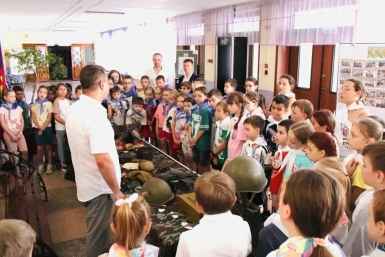 Герой России и депутат Госдумы провели урок мужества в гимназии Краснодара