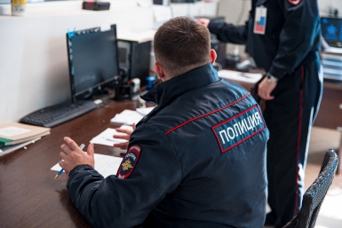 Полиция Краснодара нашла школьницу, разделывавшую голубя на глазах у прохожих
