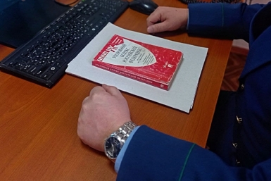 Житель Кубани пытался сжечь машину полиции и стал обвиняемым в госизмене