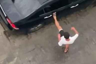 Пьяный мужчина в Сочи принял иномарки за телепорт и разбил их