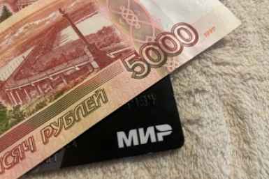 На счет наложат арест: какие банковские карты блокируют в первую очередь