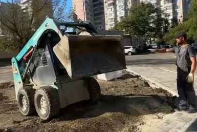 На Платановом Бульваре в Краснодаре завершают благоустройство зоны отдыха