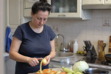 Мариную очистки по-японски: осенью зарыла в землю — весной почва мягкая, хоть руками сей
