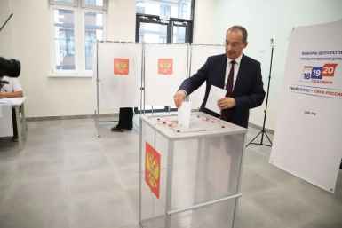 Глава Заксобрания Кубани Юрий Бурлачко проголосовал на выборах в Госдуму