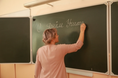 Кондратьев и Наумов поздравили педагогов Кубани с Днем учителя
