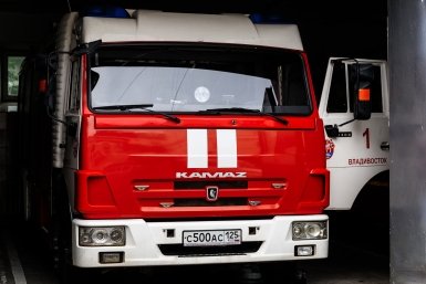 Пожарные потушили горевший BMW на Питерской в Краснодаре за 13 минут Евгений  Кулешов, ИА PrimaMedia
