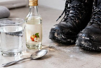 Один стакан воды и ложка уксуса Сгенерировано ИИ
