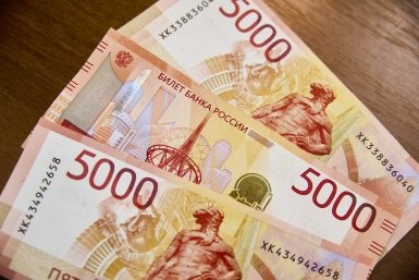 3 и 6 ноября россиянам зачислят на карты по 10 770 рублей и 10 800 рублей