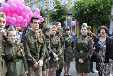 Молодежь в преддверии Дня Победы была одета в военную форму Ирина Чувасова ИА KrasnodarMedia