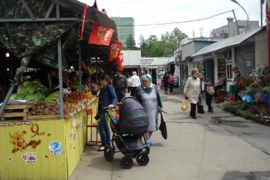 Не смотря на то, что цены на свежую продукцию довольно высоки, торговля идет ходко Ирина Чувасова, KrasnodarMedia