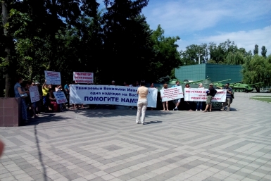 Обманутые дольщики дома по улице Селезнева 4/9 провели пикет в Краснодаре Инициативная группа дольщиков ЖК &quotКомфорт&quot по ул. Селезнева  4/9