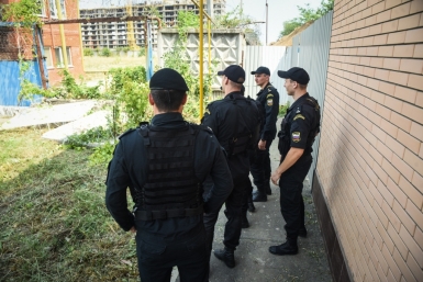 Автосалон и ряд построек на улице Московской пришлось сносить со спецназом Пресс-служба УФССП России по Краснодарскому краю