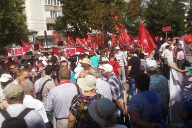 Многоголосый митинг КПРФ в Краснодаре призвал власть провести честные выборы в Госдуму РФ Пресс-служба горкома КПРФ Краснодара
