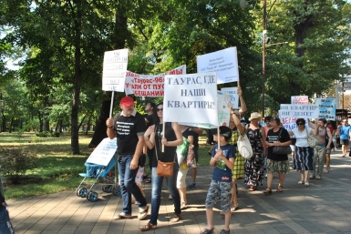 Репутацию Таурас-96 и Галины Литвяковой подвергли сомнению на митинге пайщики Краснодара Народный корреспондент Ольга
