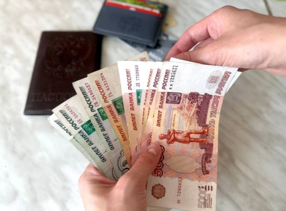 Всем пенсионерам без исключения начислят по 2 600 рублей сверху – заявления не нужны