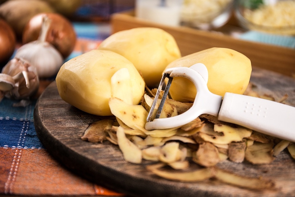 Пальчики оближешь: потрясающий рецепт курицы с овощами в духовке