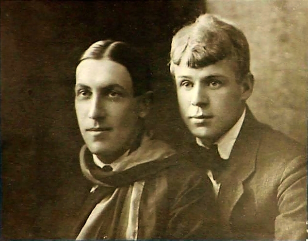 Мариенгоф и Есенин. 1919, лето. Москва