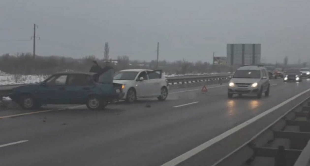 Около 20 машин столкнулись в массовых ДТП из-за гололеда на Кубани t.me/gibdd123region