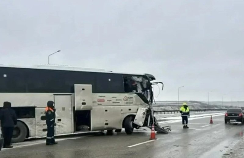 На трассе М-4 &quotДон&quot автобус врезался в бензовоз Скиншот видео t.me/gumvdro