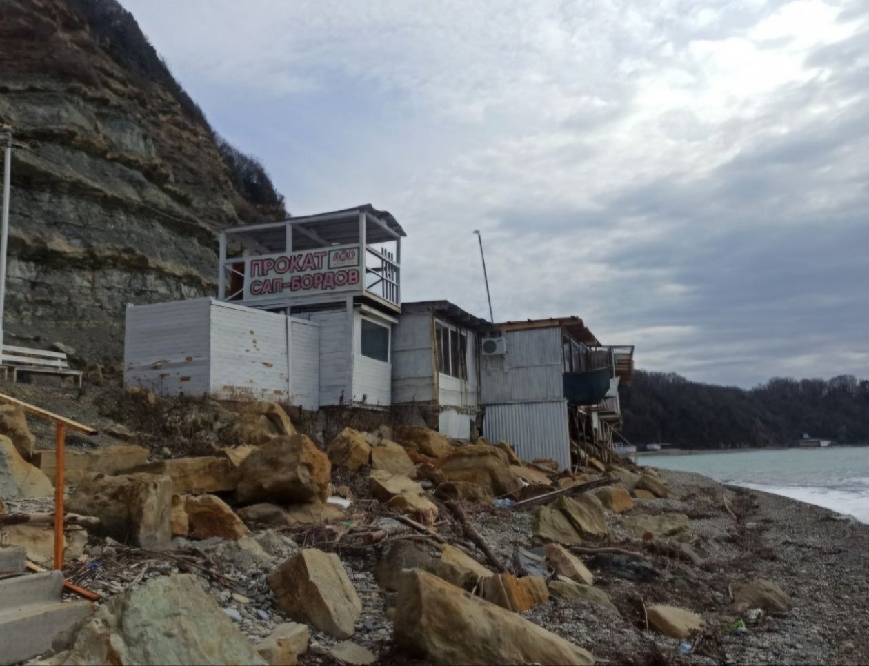 Снесли самострой на пляже Атамановка в Туапсинском районе t.me/glavatuapseregion