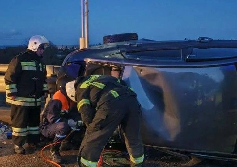 Пять человек пострадали в ДТП на обледенелом мосту в Сочи t.me/spasenie_sochi
